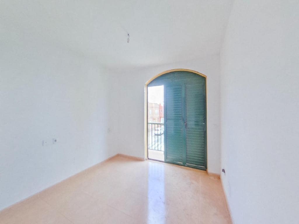 3 bedroom Apartment for sale in Puerto del Rosario with garage - € 200,000 (Ref: 9422323)