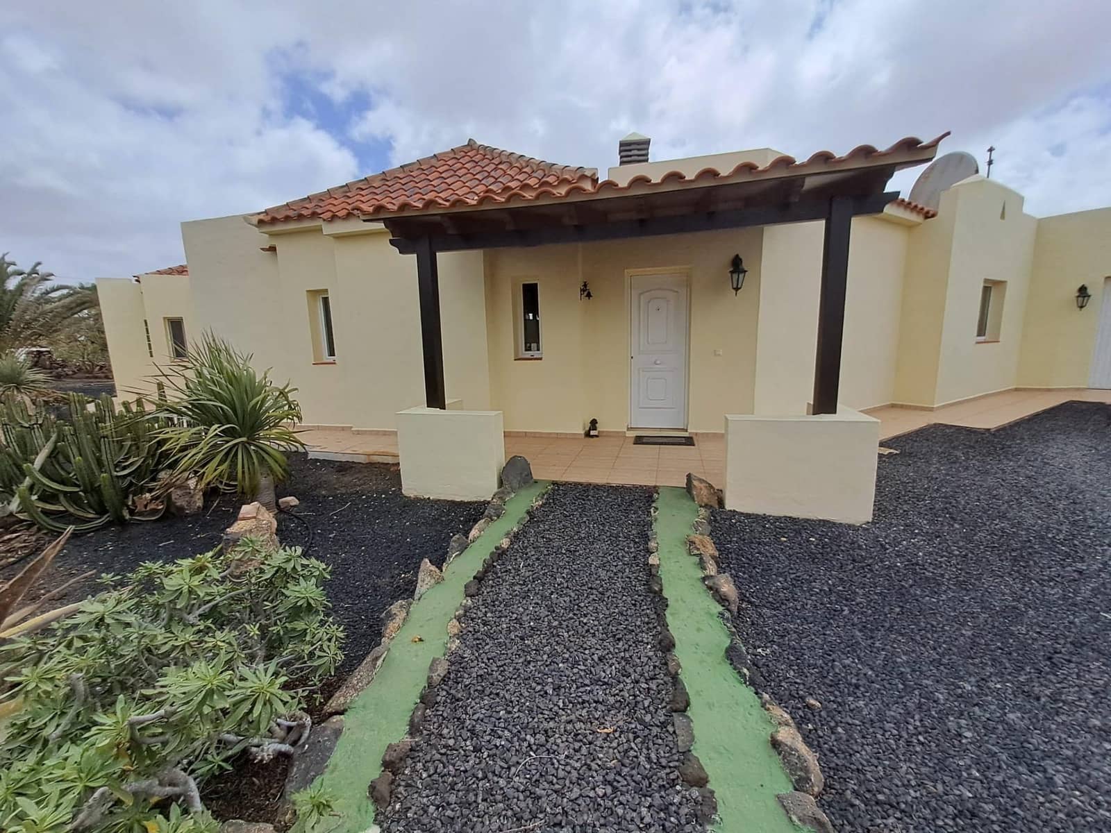 3 sypialnia Willa na sprzedaż w La Oliva z basenem garażem - 580 000 € (Ref: 9436113)