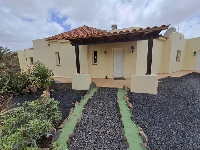 3 sypialnia Willa na sprzedaż w La Oliva z basenem garażem - 580 000 € (Ref: 9436113)