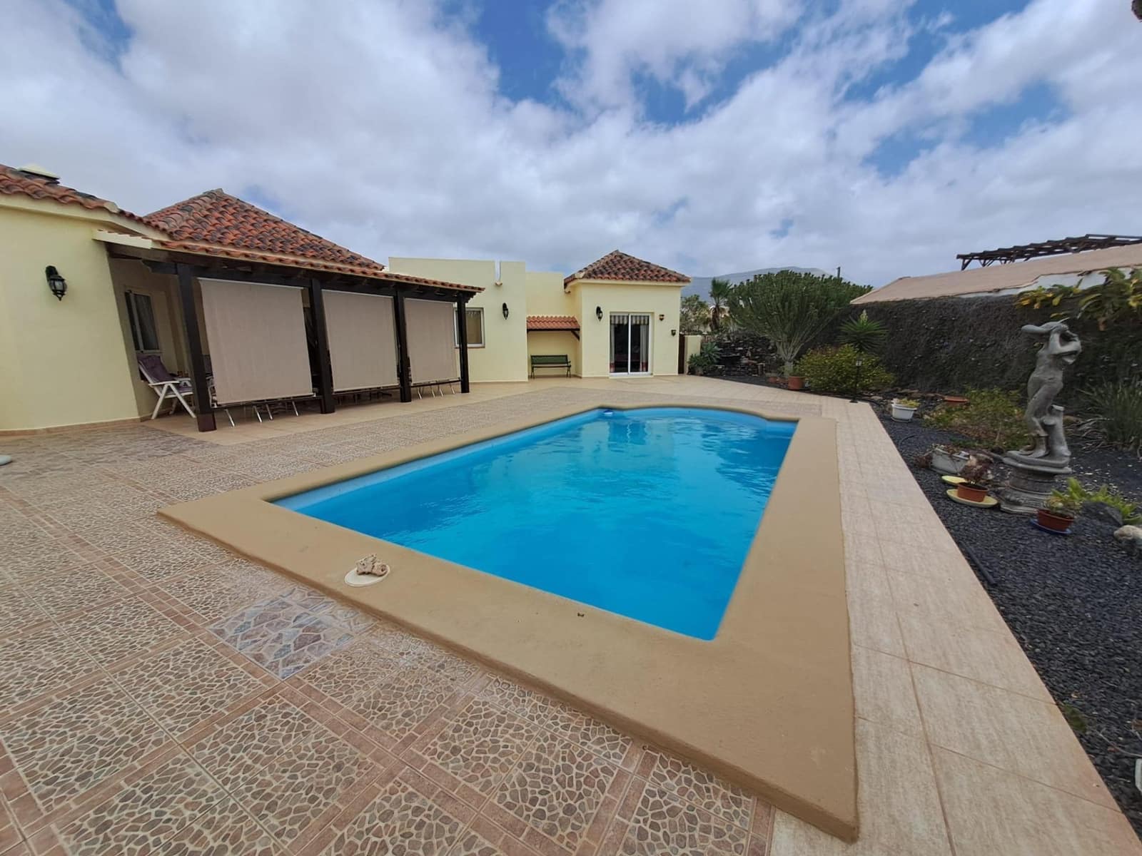 3 sypialnia Willa na sprzedaż w La Oliva z basenem garażem - 580 000 € (Ref: 9436113)