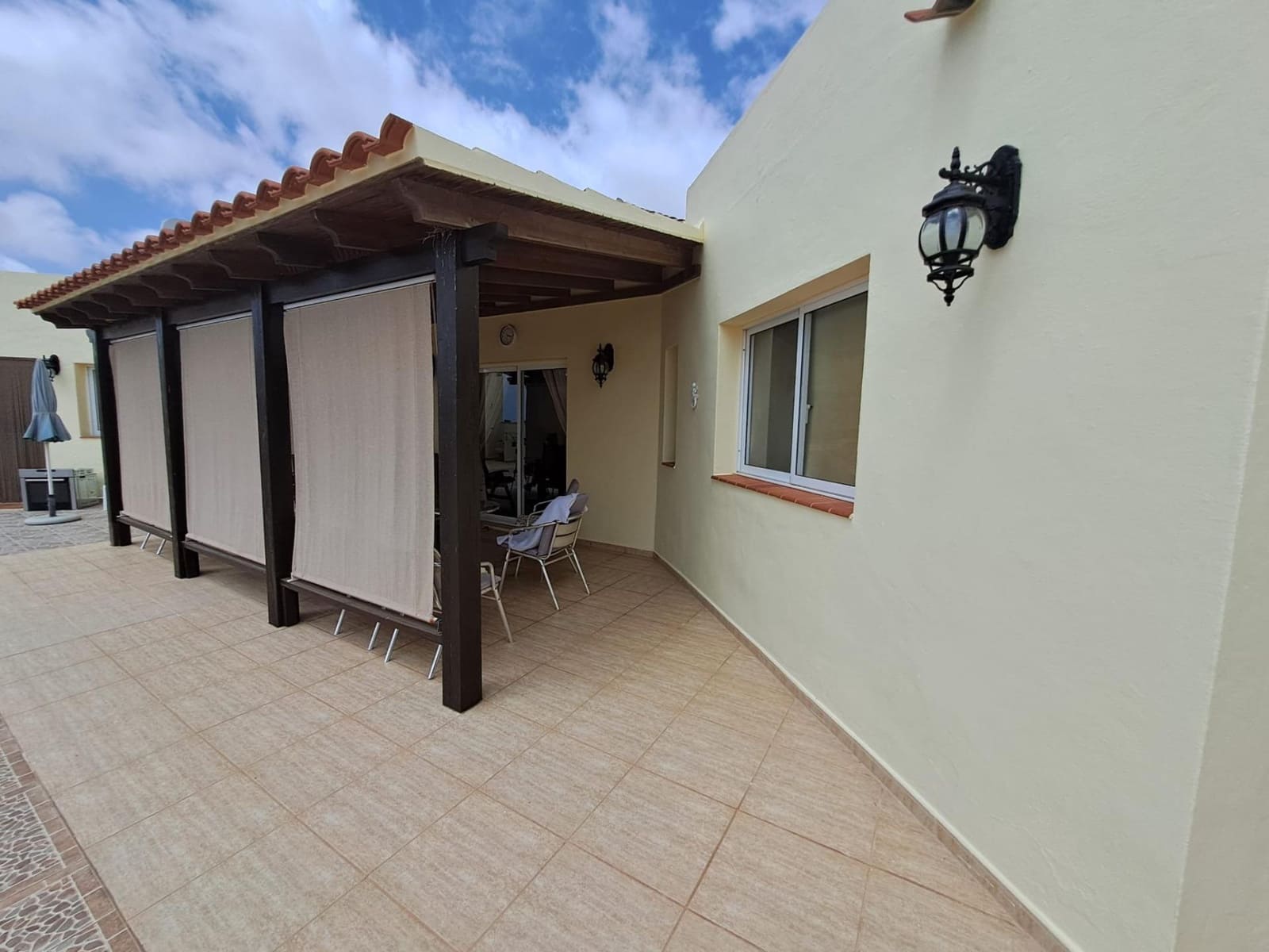 3 sypialnia Willa na sprzedaż w La Oliva z basenem garażem - 580 000 € (Ref: 9436113)