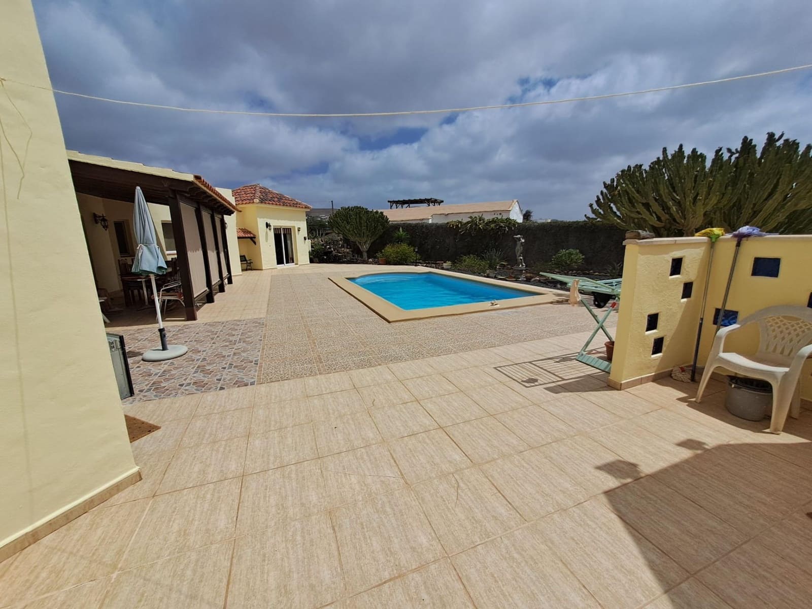 3 sypialnia Willa na sprzedaż w La Oliva z basenem garażem - 580 000 € (Ref: 9436113)