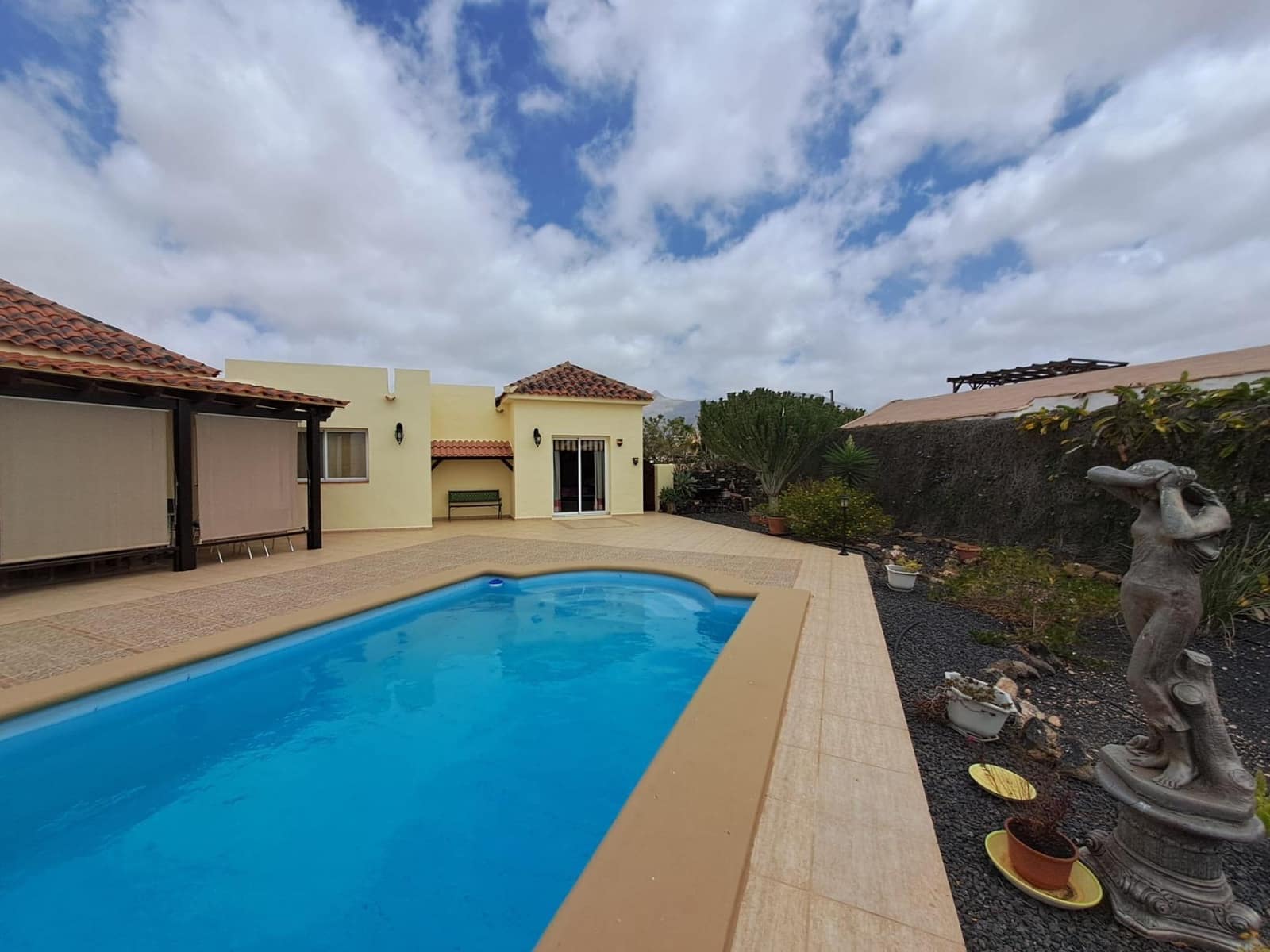 3 sypialnia Willa na sprzedaż w La Oliva z basenem garażem - 580 000 € (Ref: 9436113)