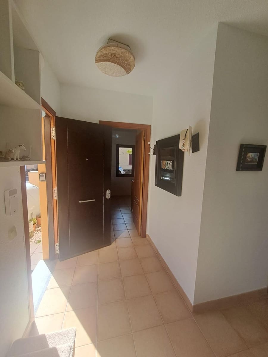 2 sovrum Semi-fristående Villa till salu i Corralejo med pool - 375 000 € (Ref: 9497579)