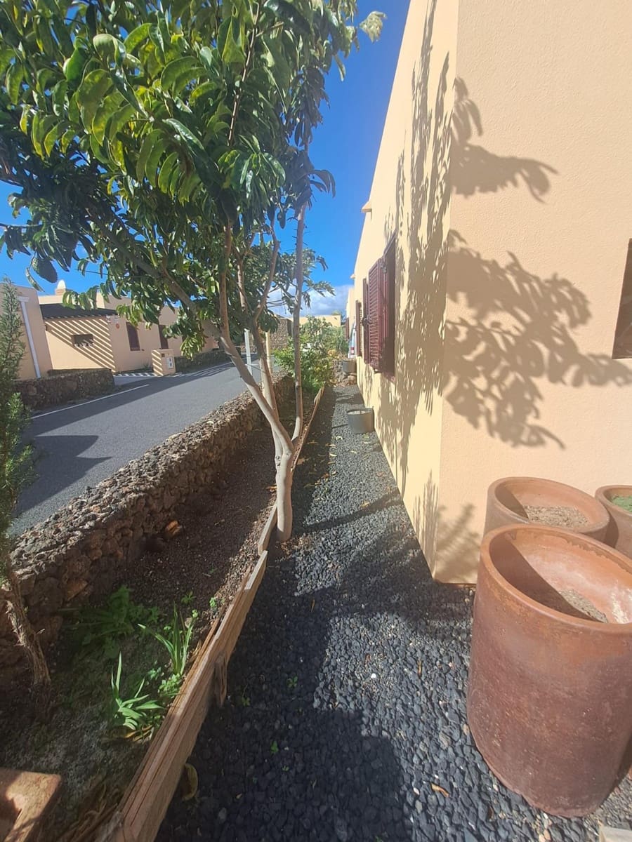 2 sovrum Semi-fristående Villa till salu i Corralejo med pool - 375 000 € (Ref: 9497579)
