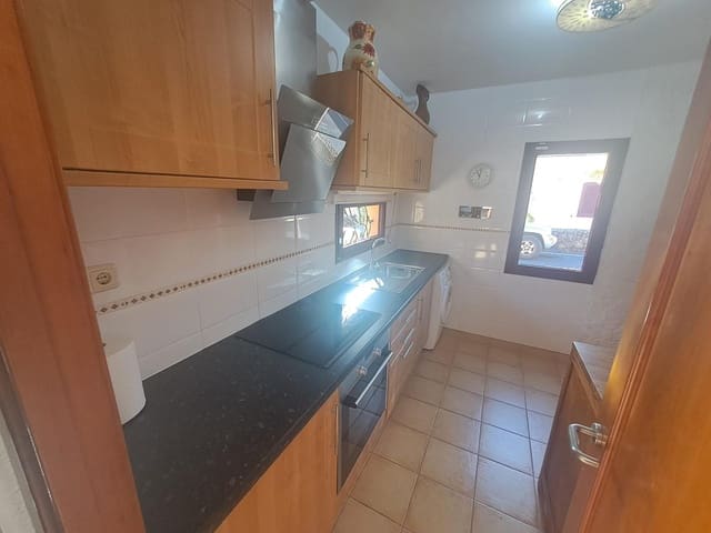 2 sovrum Semi-fristående Villa till salu i Corralejo, La Oliva med pool - 375 000 € (Ref: 9497579)