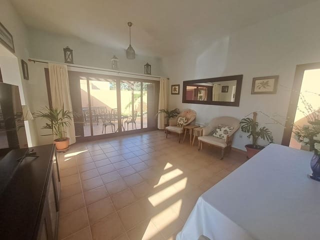 2 sovrum Semi-fristående Villa till salu i Corralejo, La Oliva med pool - 375 000 € (Ref: 9497579)