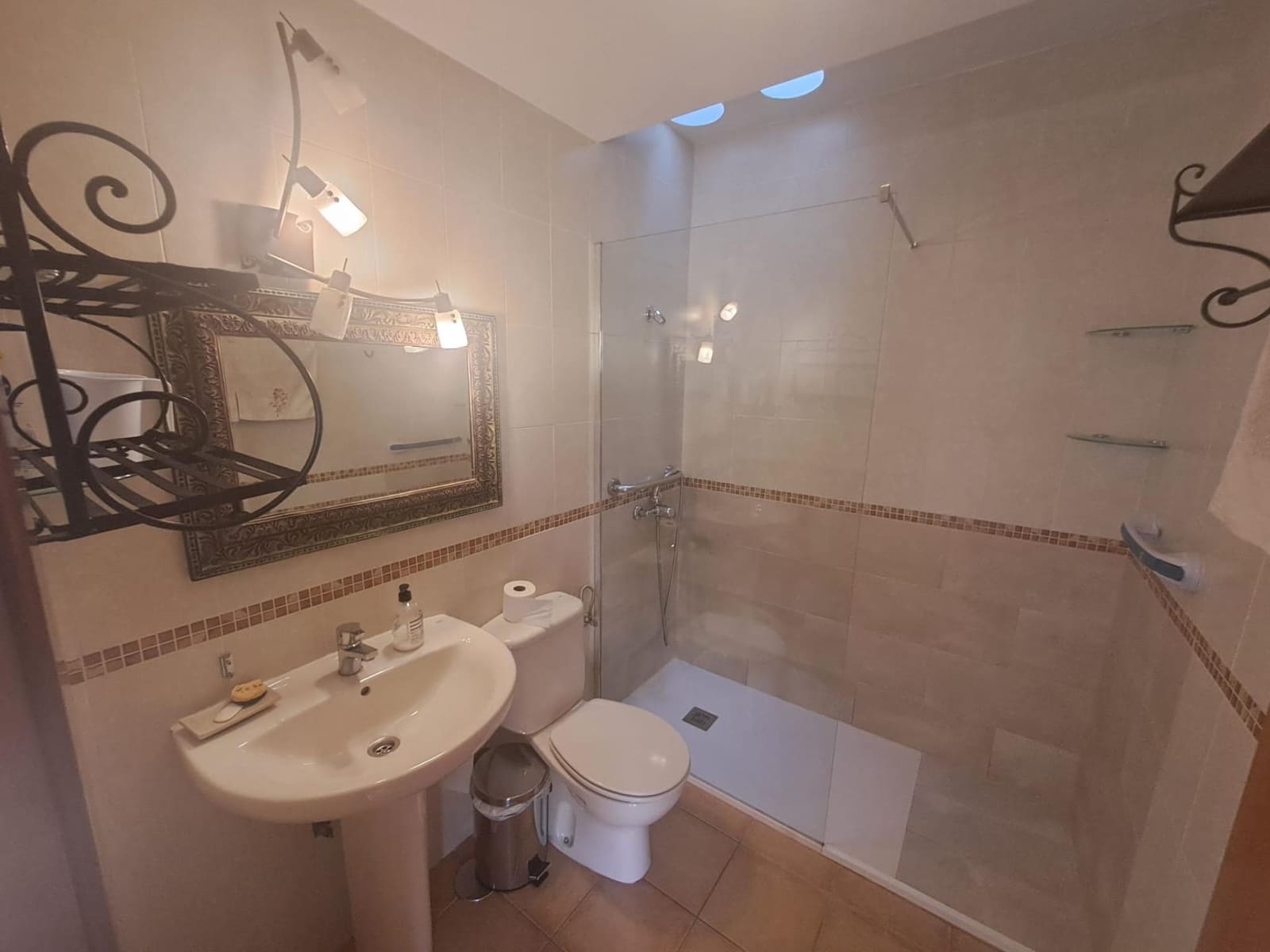 2 sovrum Semi-fristående Villa till salu i Corralejo med pool - 375 000 € (Ref: 9497579)