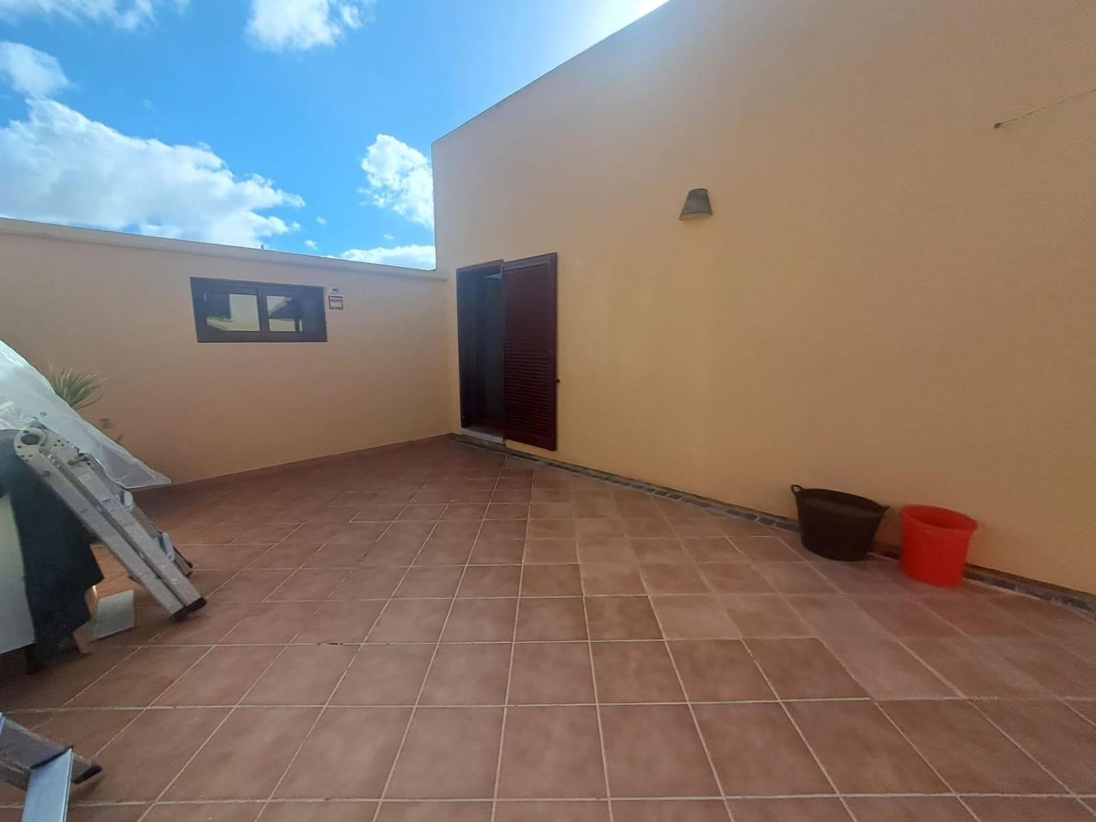 2 sovrum Semi-fristående Villa till salu i Corralejo med pool - 375 000 € (Ref: 9497579)