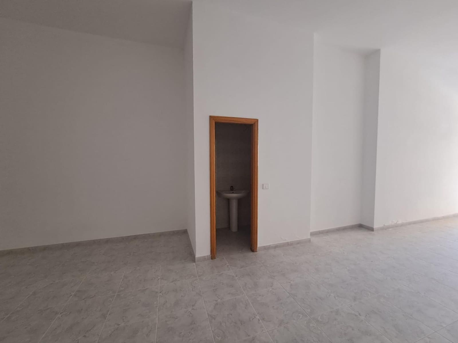 Commercial for sale in Corralejo - € 190,000 (Ref: 9586746)