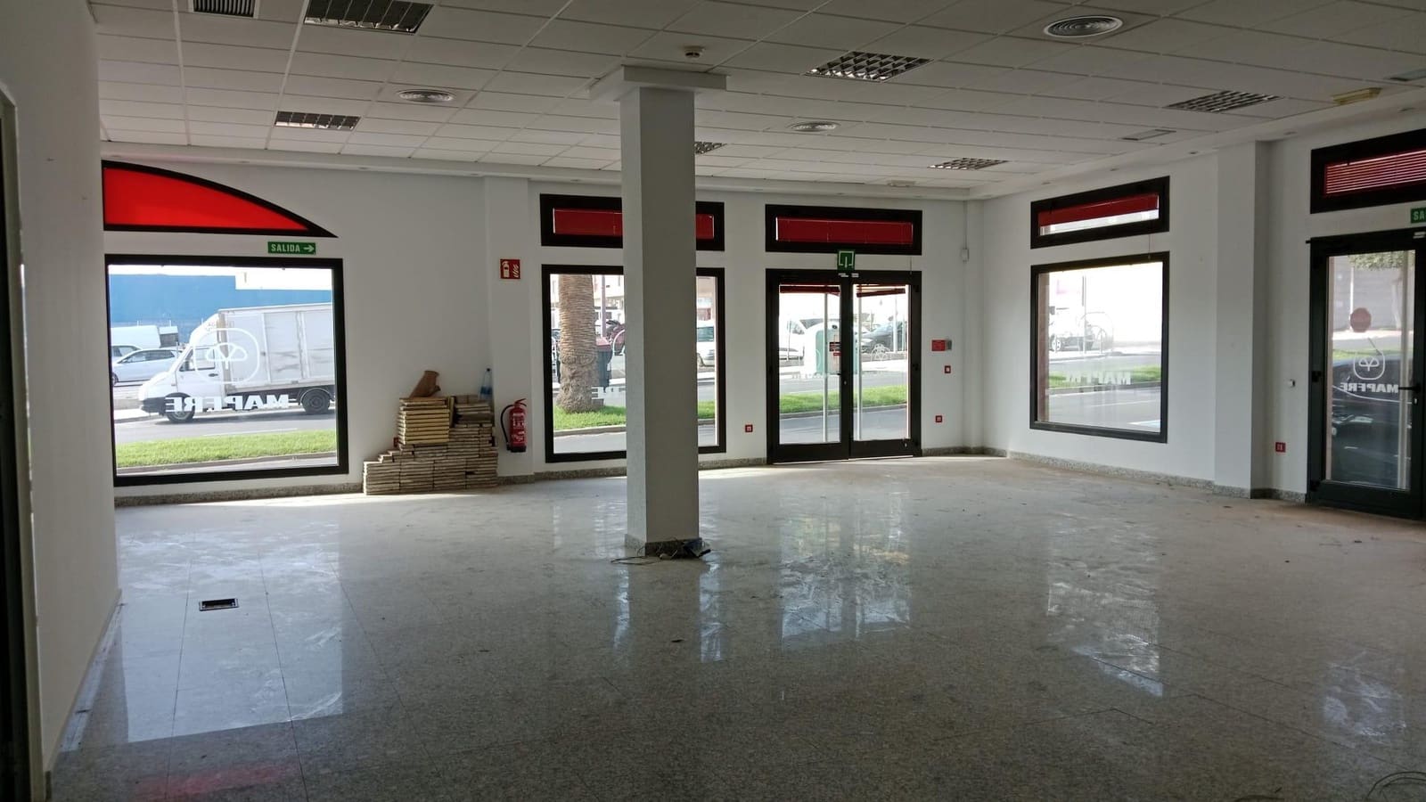 Kaupallinen myytävänä paikassa Puerto del Rosario - 199 000 € (Ref: 9586747)