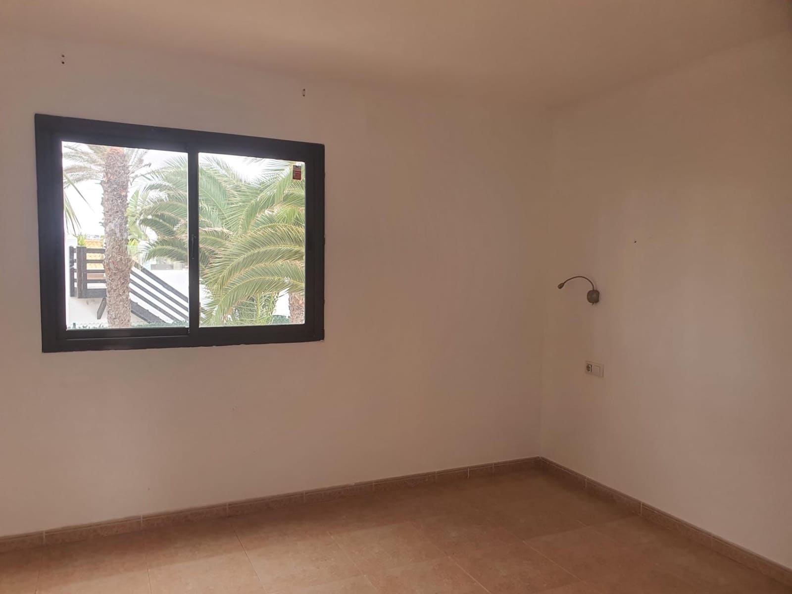 1 bedroom Flat for sale in Corralejo with pool - € 153,600 (Ref: 9627830)