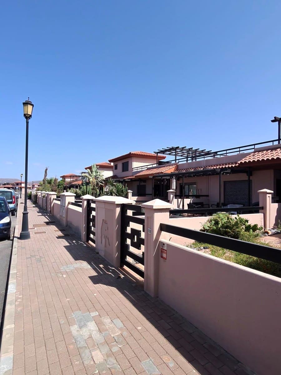 1 bedroom Terraced Villa for sale in Lajares with pool - € 169,000 (Ref: 9652241)