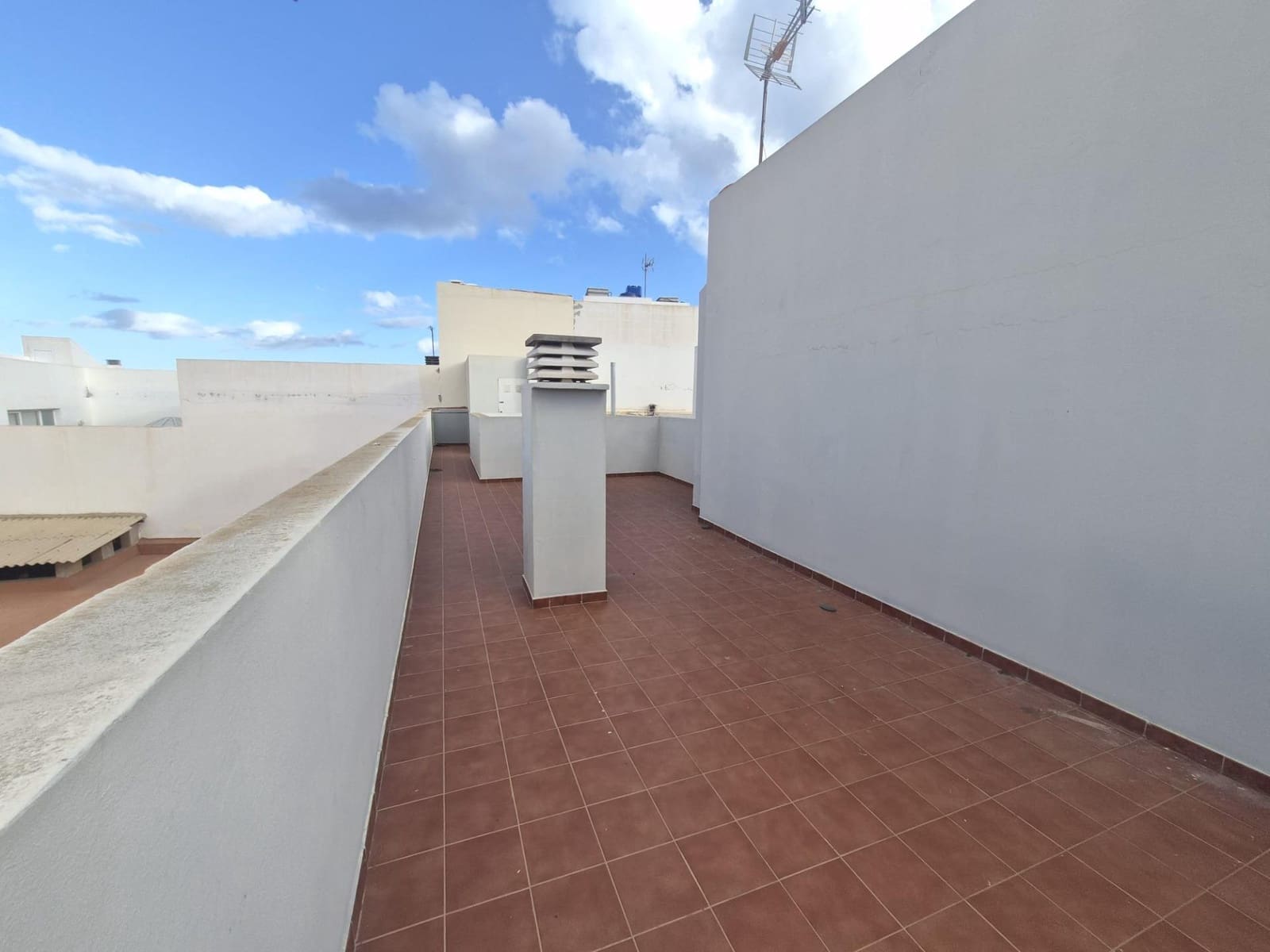 2 bedroom Flat for sale in Puerto del Rosario - € 140,500 (Ref: 9691154)