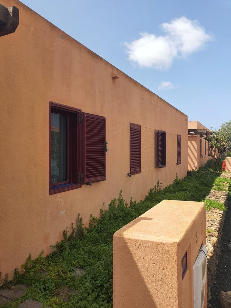 3 bedroom Terraced Villa for sale in Corralejo - € 293,600 (Ref: 9699085)