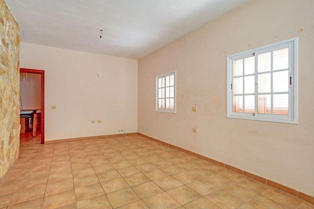 3 bedroom Villa for sale in Puerto del Rosario - € 219,000 (Ref: 9720214)