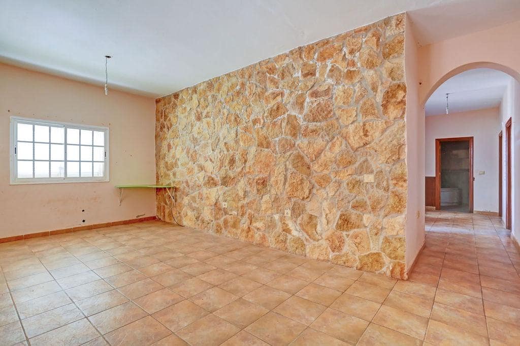 3 bedroom Villa for sale in Puerto del Rosario - € 219,000 (Ref: 9720214)