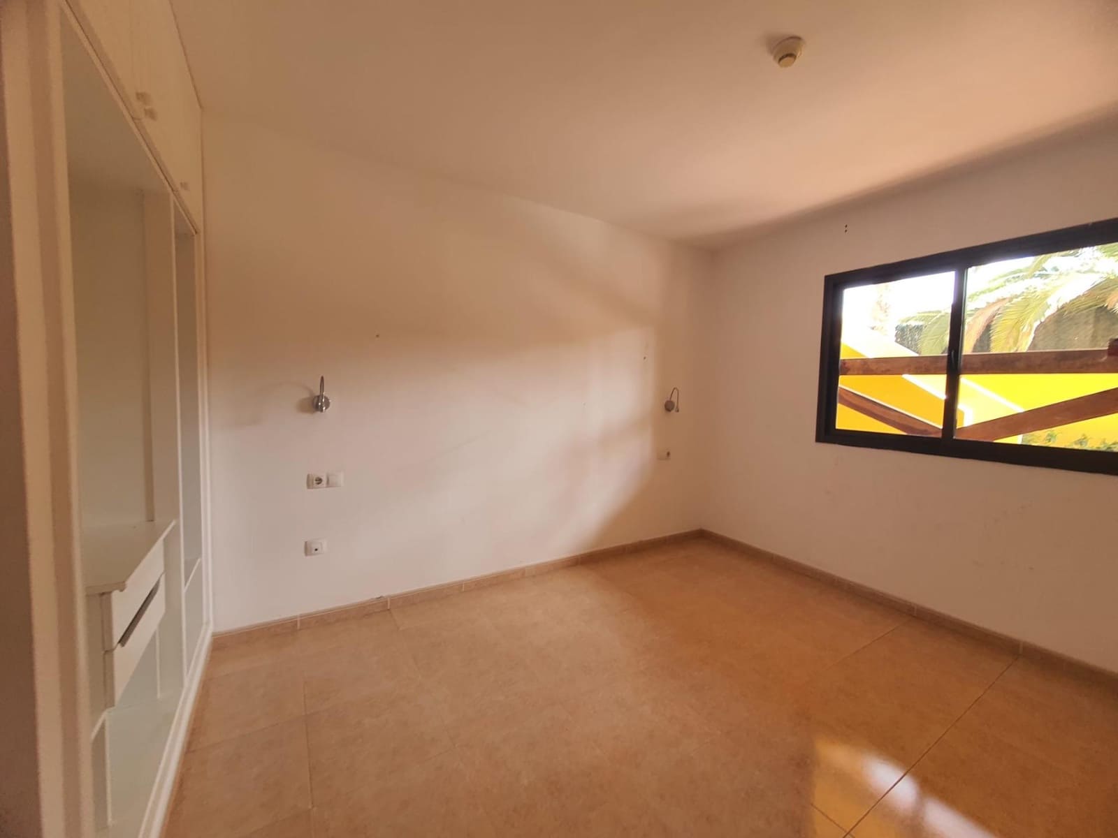 1 bedroom Flat for sale in Corralejo with pool - € 163,000 (Ref: 9735827)