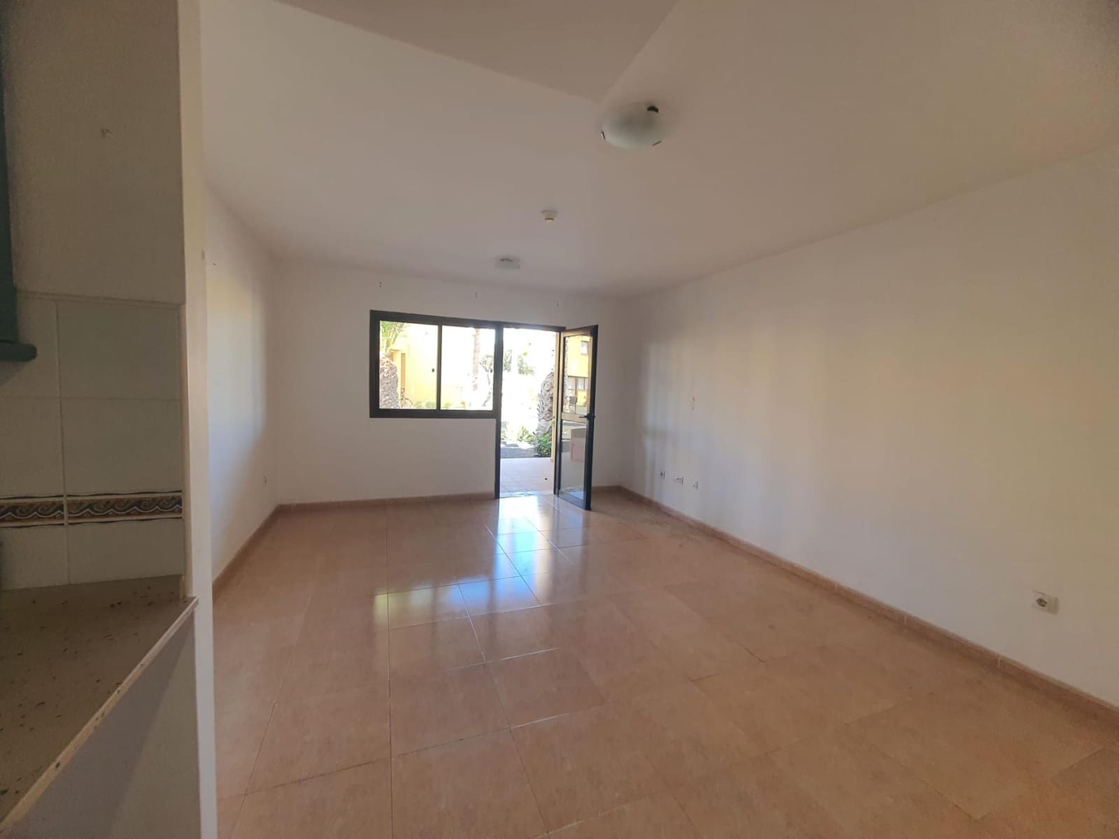 1 bedroom Flat for sale in Corralejo with pool - € 163,000 (Ref: 9735827)