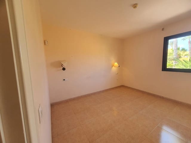 Piso de 1 habitación en Corralejo, La Oliva en venta con piscina - 165.700 € (Ref: 9735828)