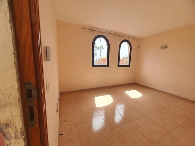 Piso de 1 habitación en Corralejo, La Oliva en venta con piscina - 165.700 € (Ref: 9735828)