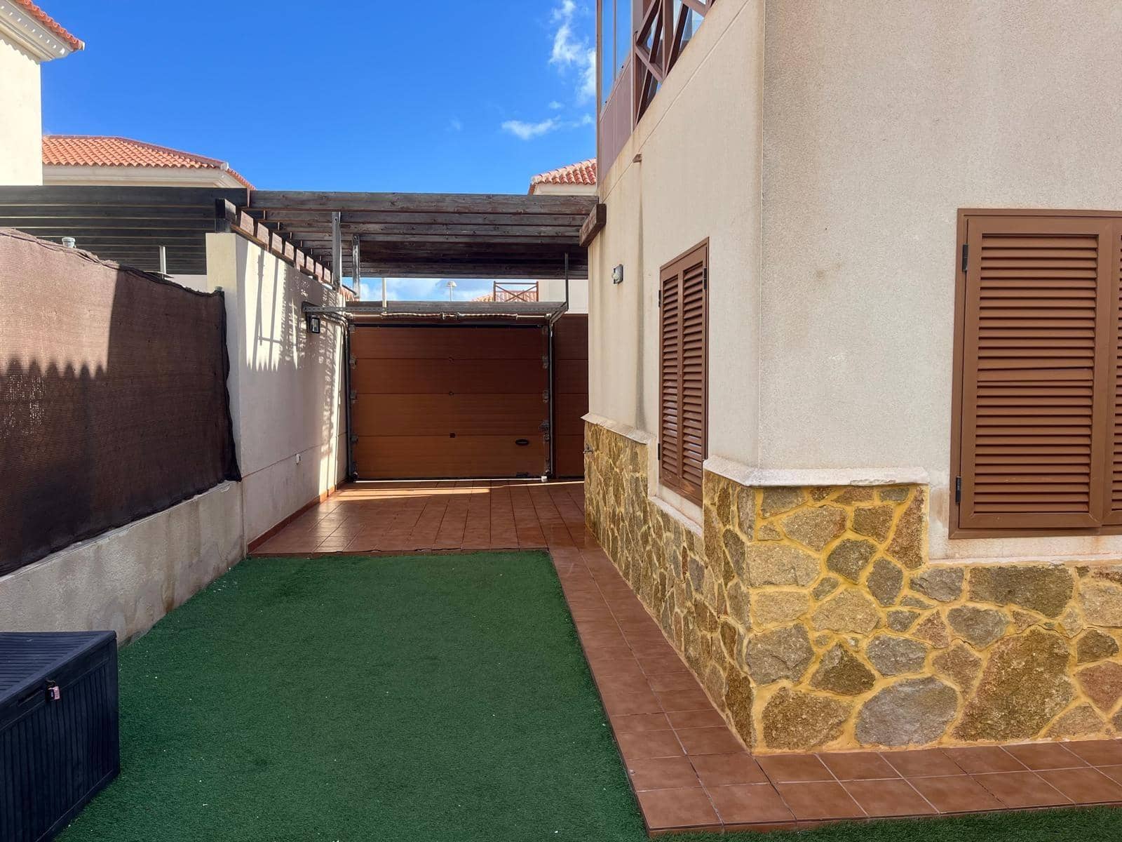 2 soverom Rekkehus til salgs i Corralejo med svømmebasseng - € 239 000 (Ref: 9755957)