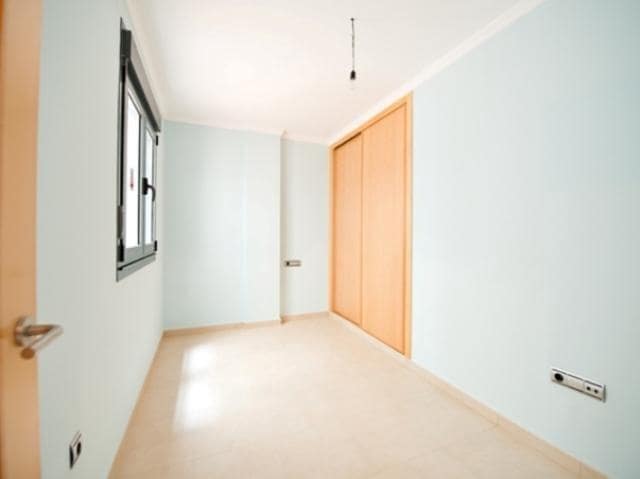 3 bedroom Flat for sale in Puerto del Rosario - € 145,000 (Ref: 9806668)