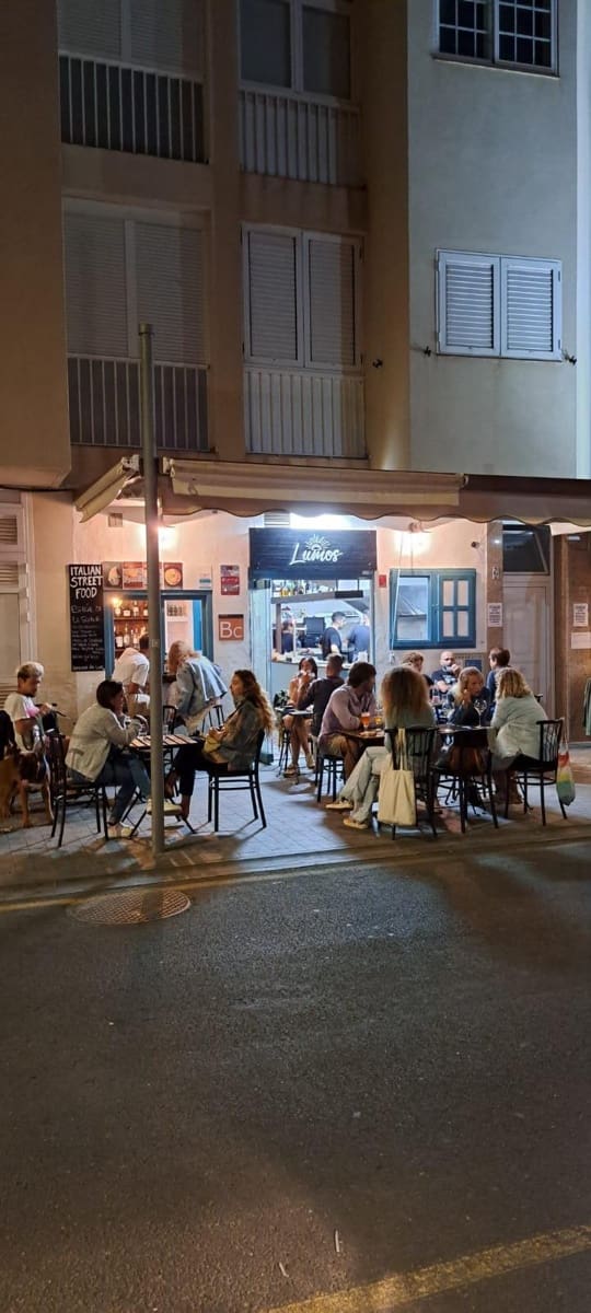 Commercial for sale in Corralejo - € 250,000 (Ref: 9831757)
