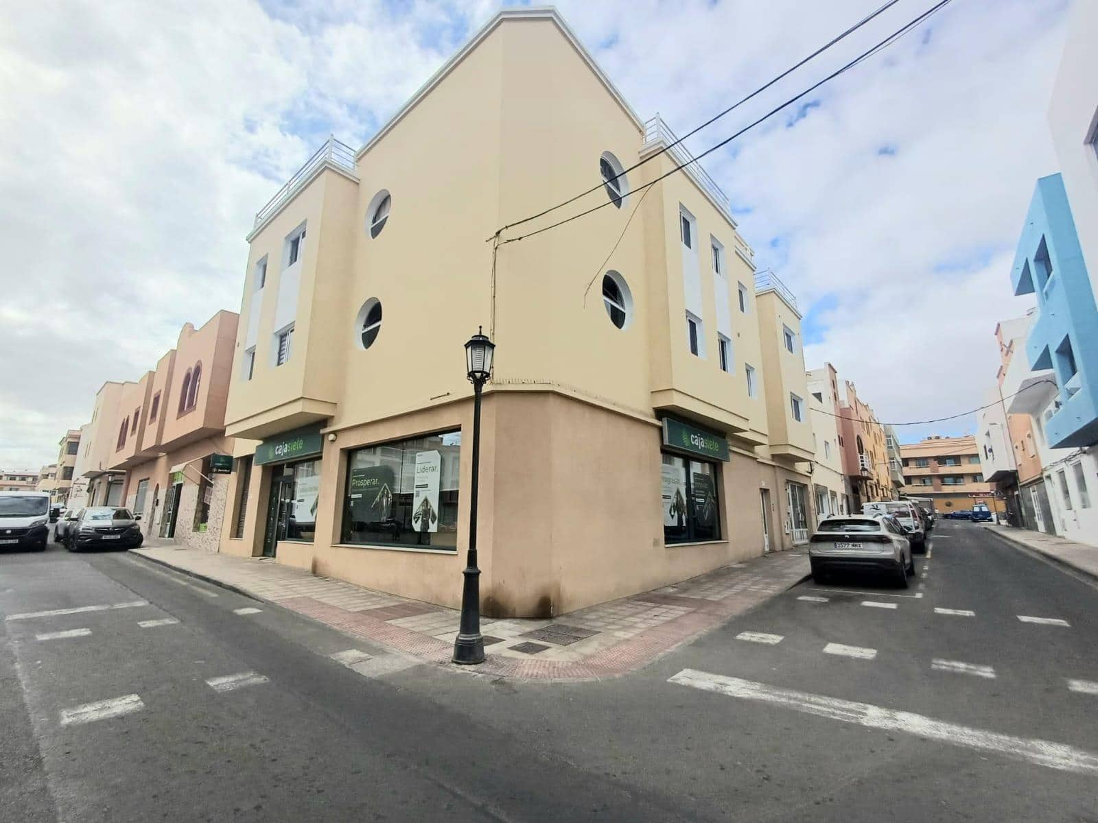 3 bedroom Flat for sale in Corralejo - € 249,000 (Ref: 9831758)