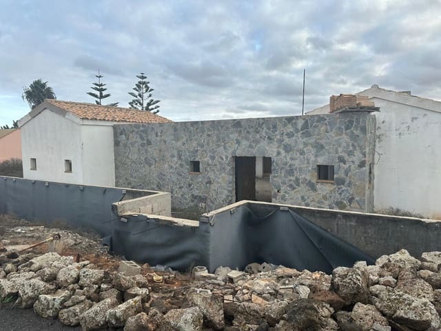3 bedroom Villa for sale in Villaverde, La Oliva - € 420,000 (Ref: 9836599)