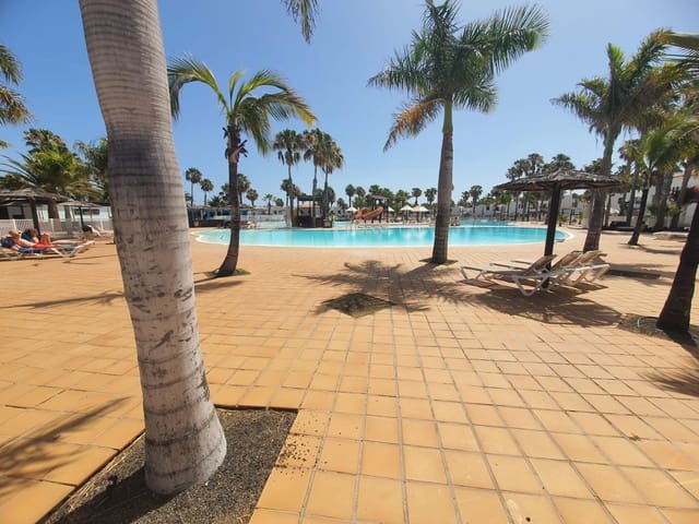 Appartement de 2 chambres à louer à Corralejo, La Oliva avec piscine - 1 300 € (Ref: 9865406)