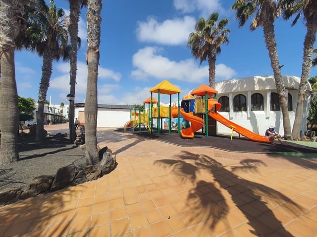 Appartement de 2 chambres à louer à Corralejo, La Oliva avec piscine - 1 300 € (Ref: 9865406)