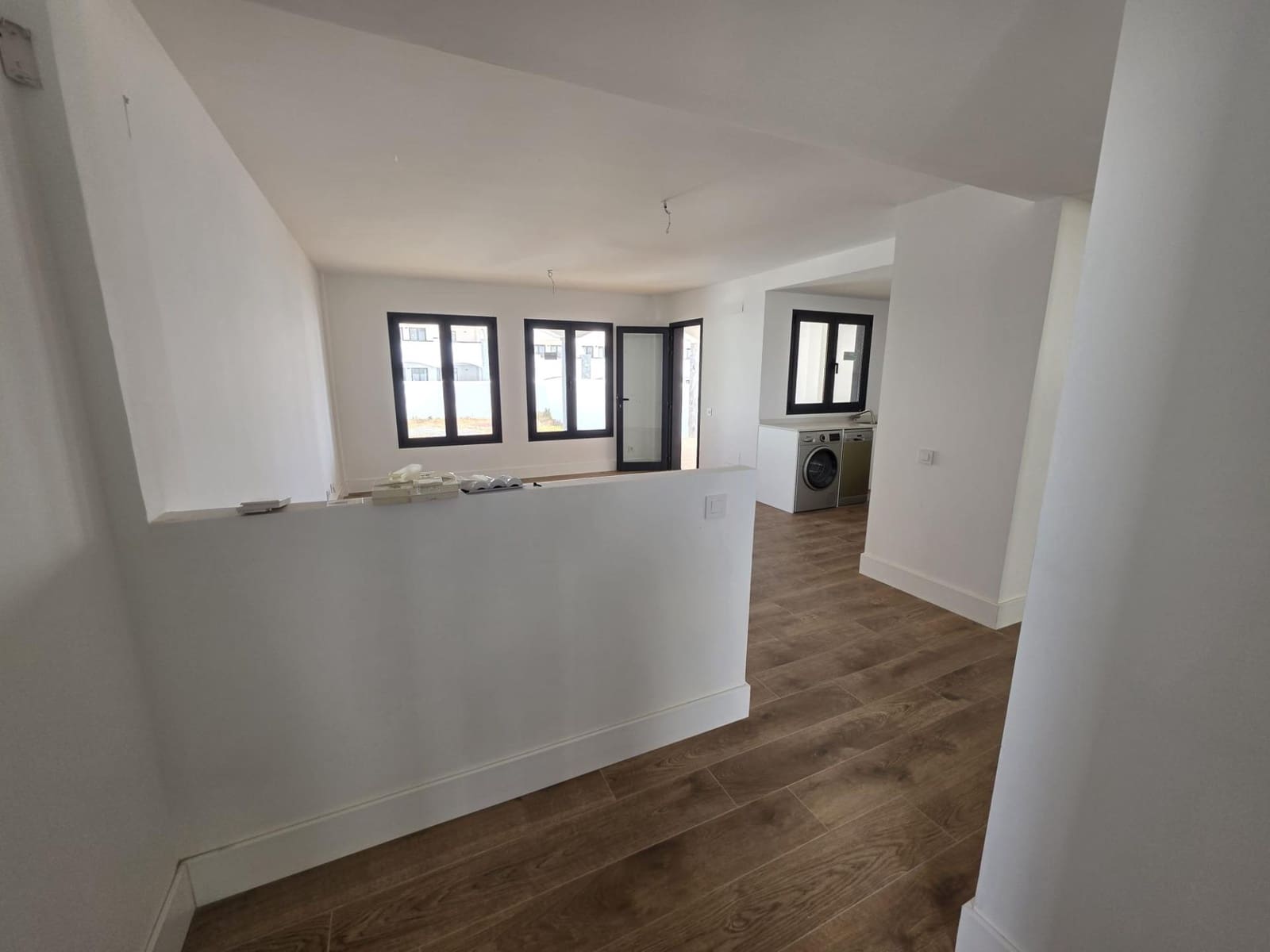 2 bedroom Apartment for sale in Corralejo with pool - € 295,000 (Ref: 9913381)
