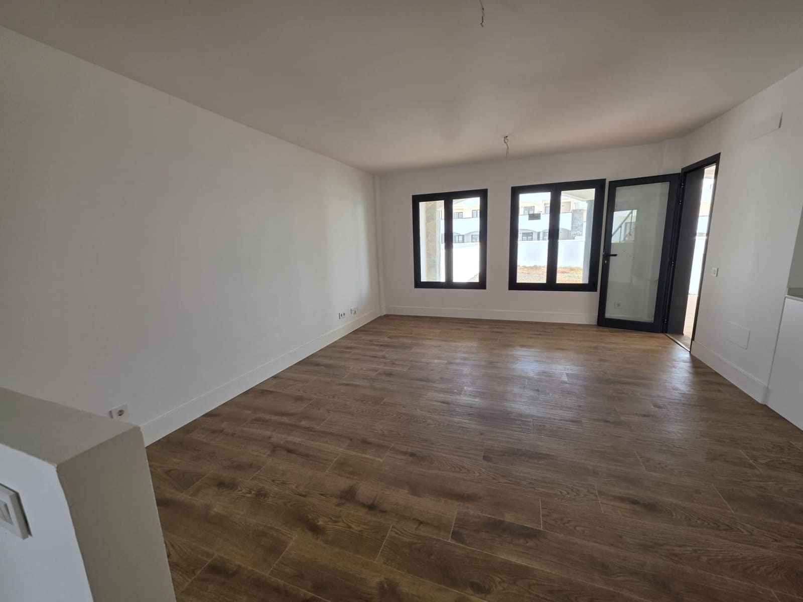 2 bedroom Apartment for sale in Corralejo with pool - € 295,000 (Ref: 9913381)