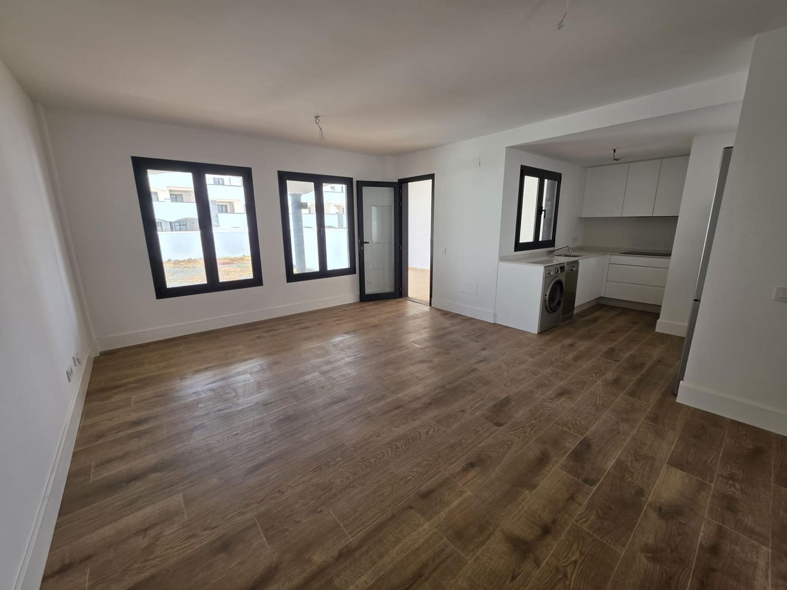 2 bedroom Apartment for sale in Corralejo with pool - € 295,000 (Ref: 9913381)