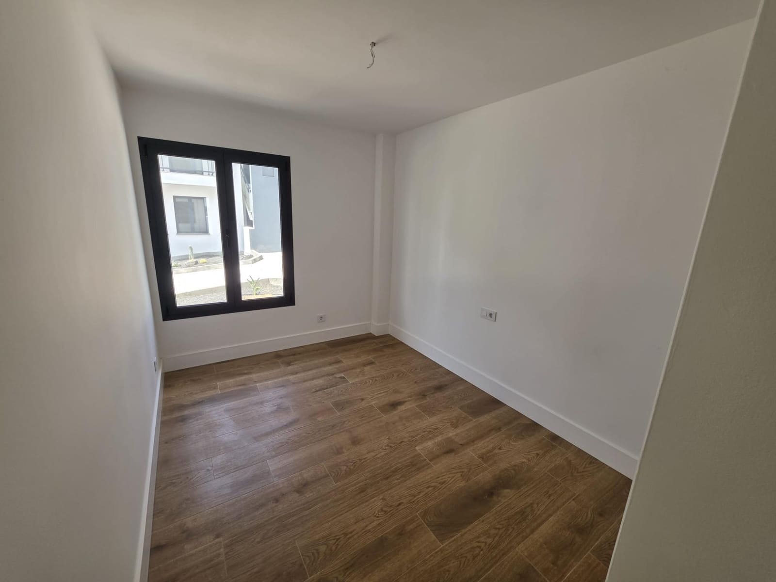 2 bedroom Apartment for sale in Corralejo with pool - € 295,000 (Ref: 9913381)