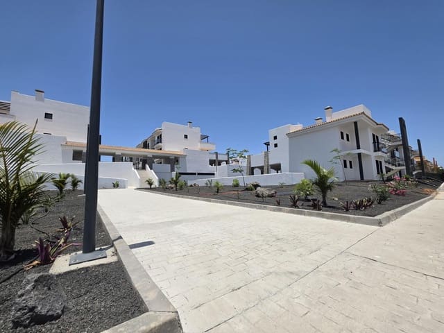 2 makuuhuone Huoneisto myytävänä paikassa Corralejo, La Oliva mukana uima-altaan 
autotalli - 290 000 € (Ref: 9913381)