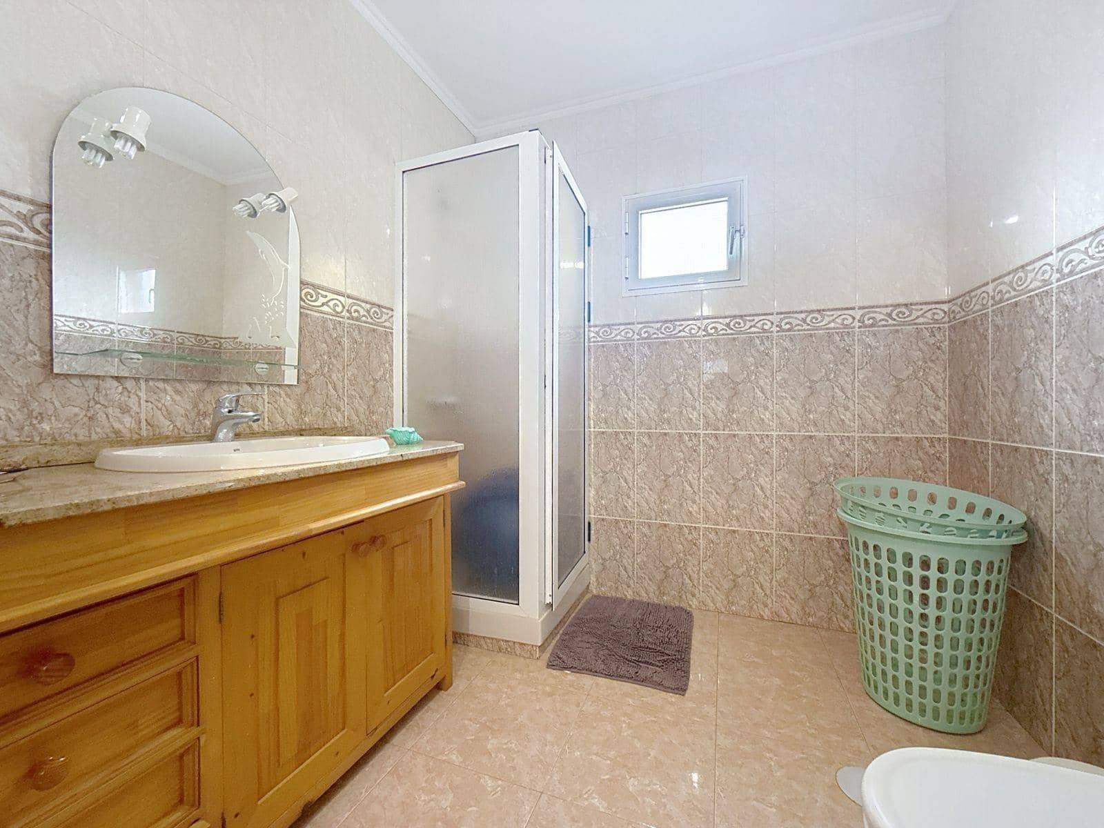 4 chambre Entreprise à vendre à Antigua - 370 000 € (Ref: 9934407)