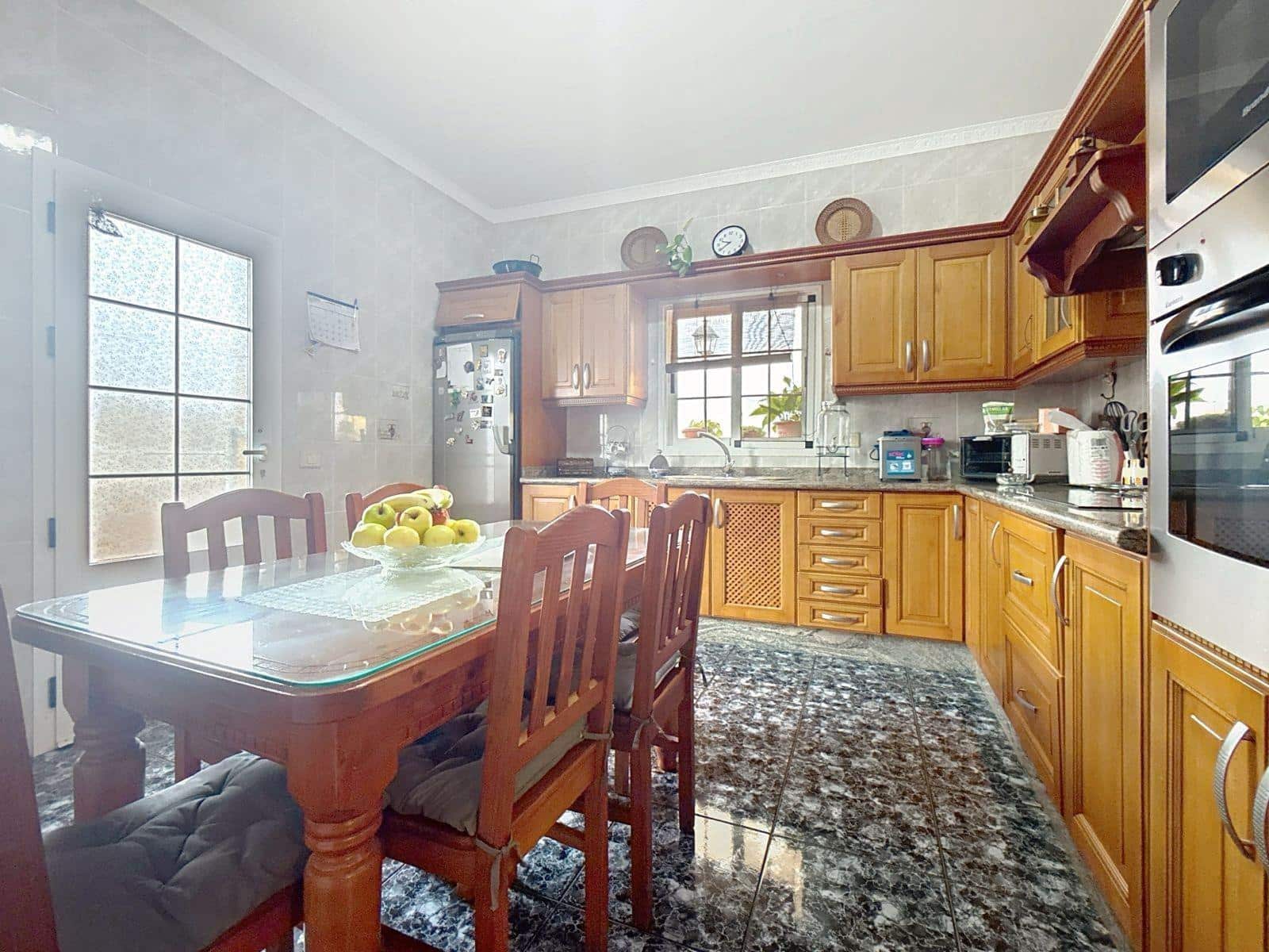 4 chambre Entreprise à vendre à Antigua - 370 000 € (Ref: 9934407)