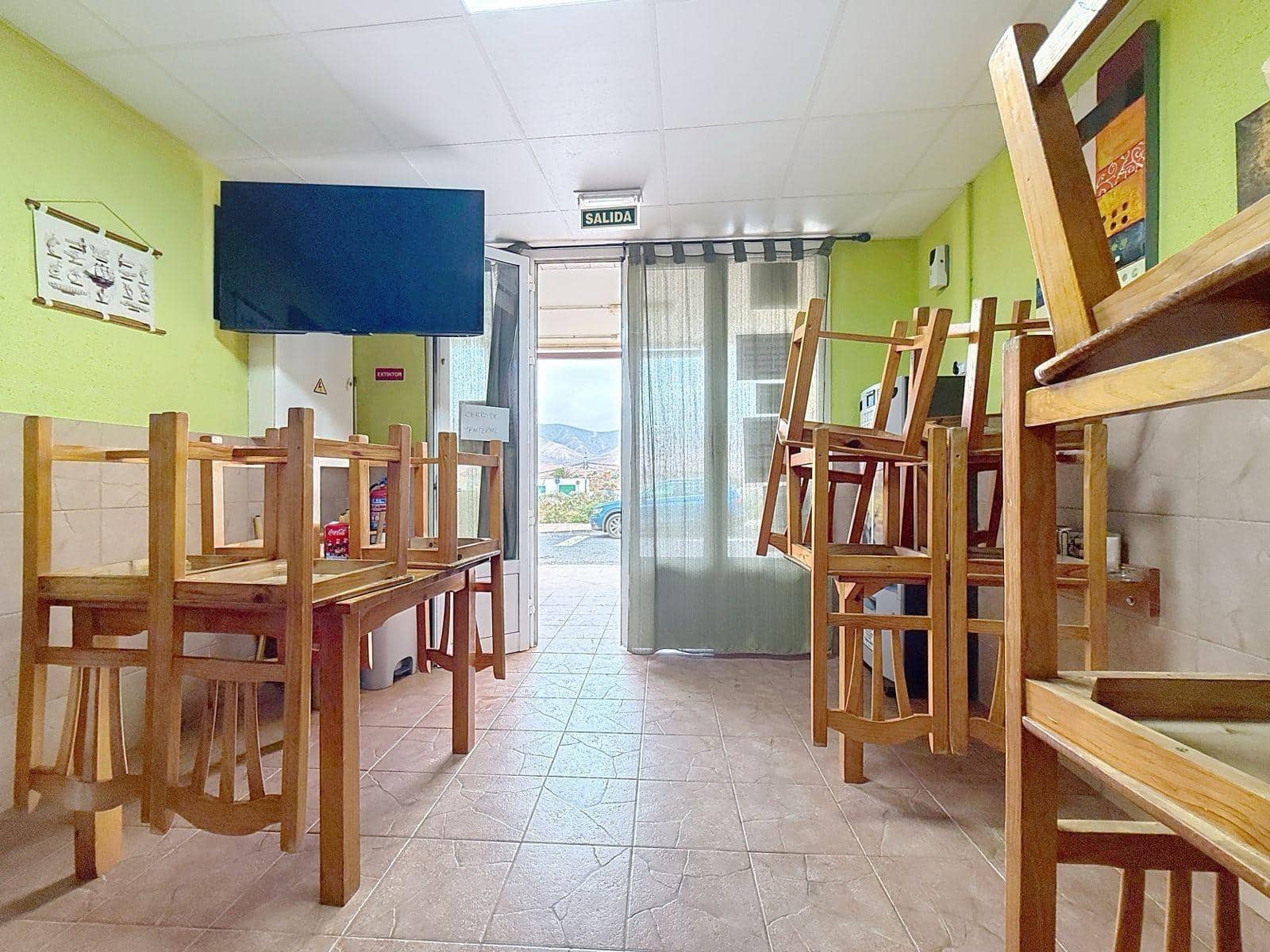 4 chambre Entreprise à vendre à Antigua - 370 000 € (Ref: 9934407)
