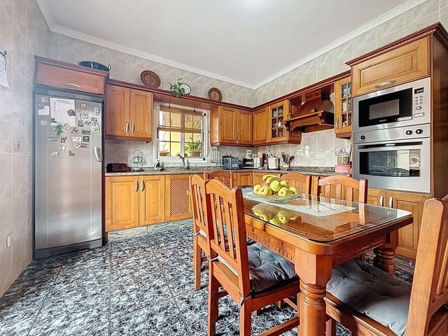 4 chambre Entreprise à vendre à Antigua - 370 000 € (Ref: 9934407)