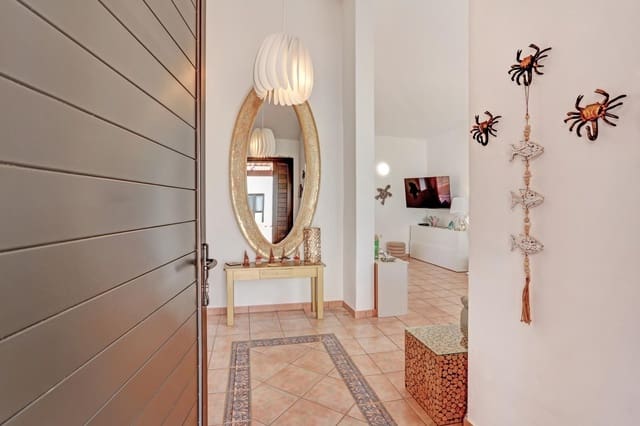4 soverom Villa til salgs i La Oliva med svømmebasseng - € 565 000 (Ref: 9963329)