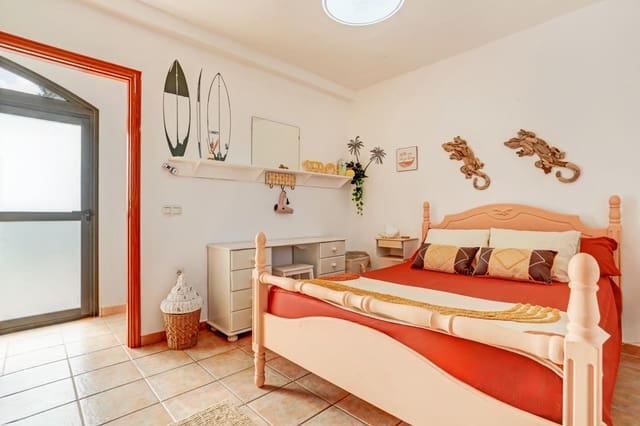 4 soverom Villa til salgs i La Oliva med svømmebasseng - € 565 000 (Ref: 9963329)