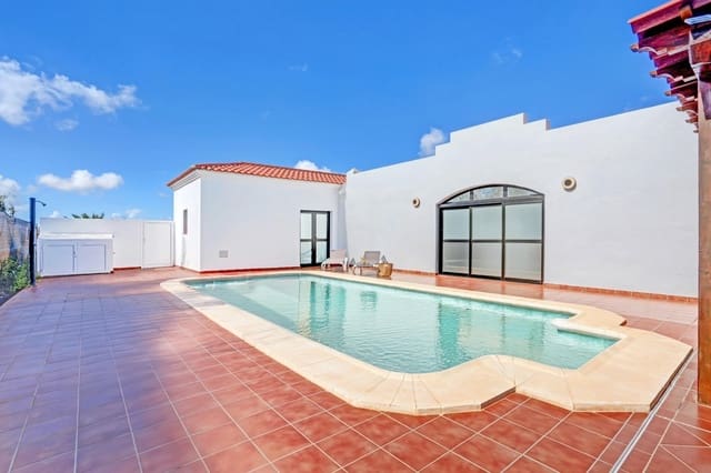 4 soverom Villa til salgs i La Oliva med svømmebasseng - € 565 000 (Ref: 9963329)