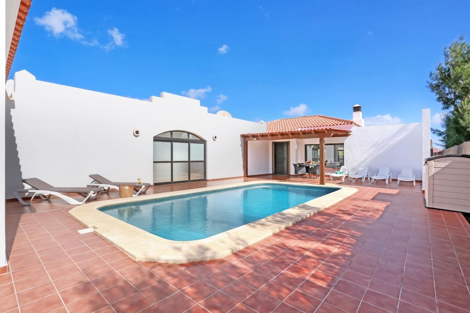4 soverom Villa til salgs i La Oliva med svømmebasseng - € 565 000 (Ref: 9963329)
