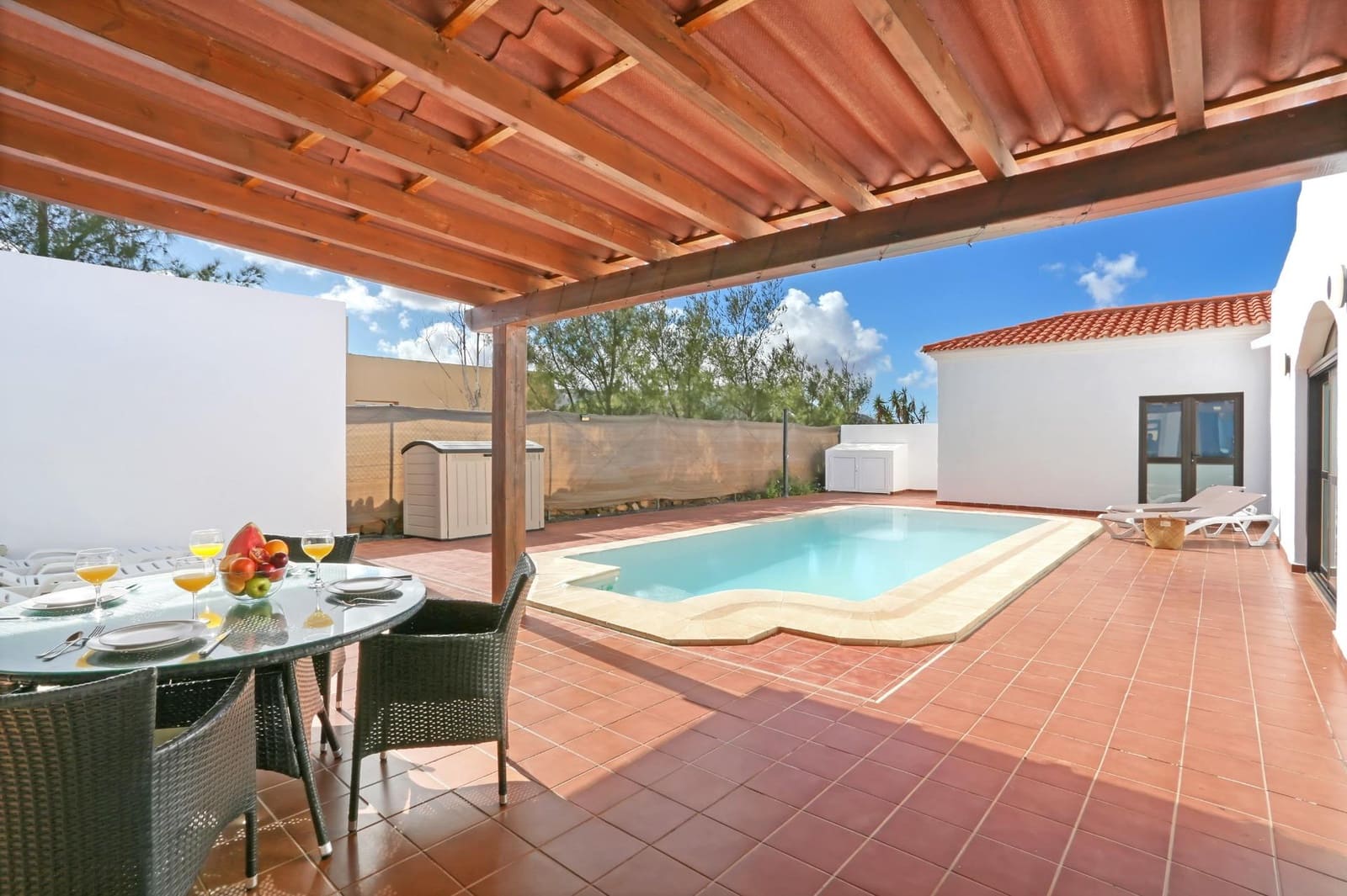 4 soverom Villa til salgs i La Oliva med svømmebasseng - € 565 000 (Ref: 9963329)