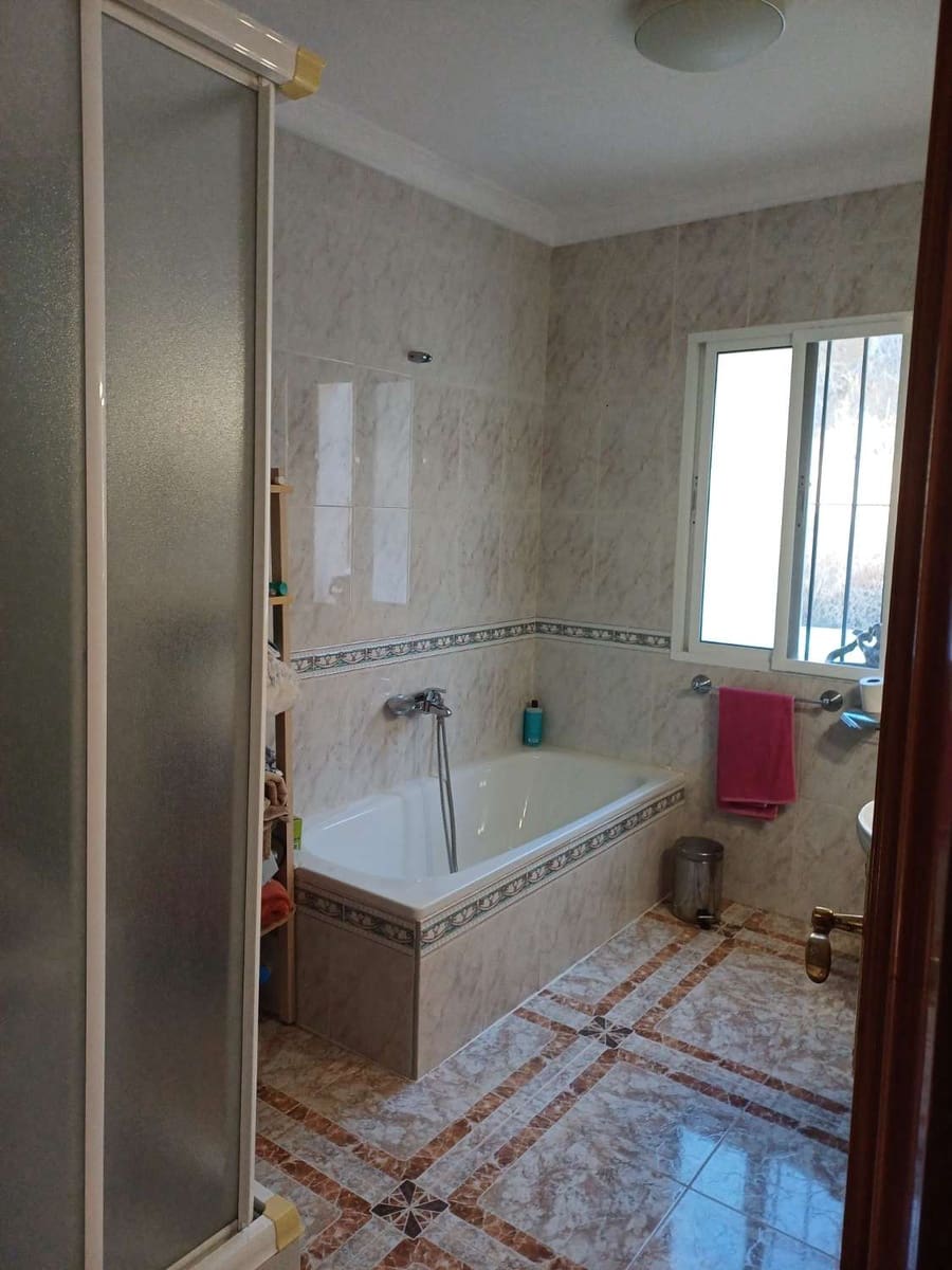 3 soveværelse Finca/Landehus til salg i Malaga by - € 170.000 (Ref: 10157195)