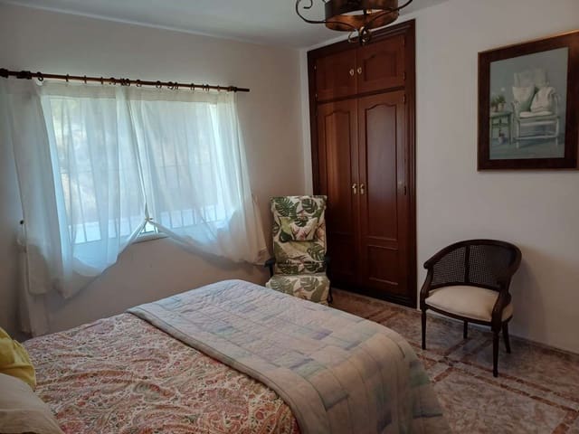 3 soveværelse Finca/Landehus til salg i Olias, Málaga by - € 170.000 (Ref: 10157195)
