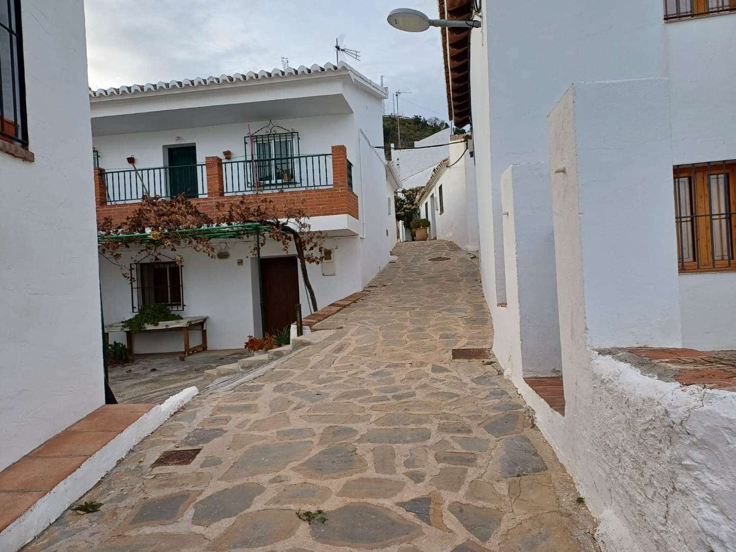 Ubebygd land til salgs i Macharaviaya - € 75 000 (Ref: 8717013)