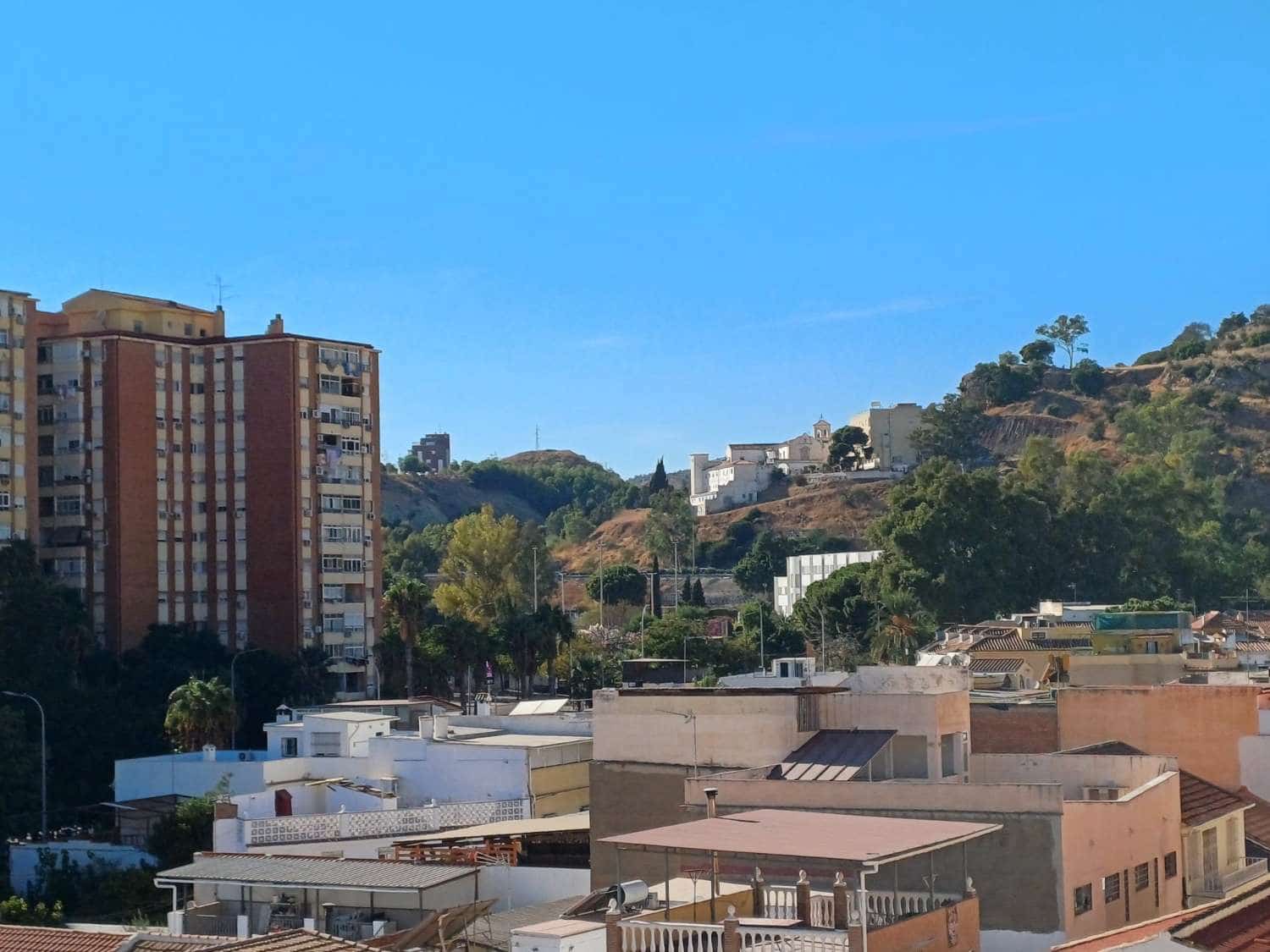 4 sovrum Radhus till salu i Malaga stad - 310 000 € (Ref: 9634657)